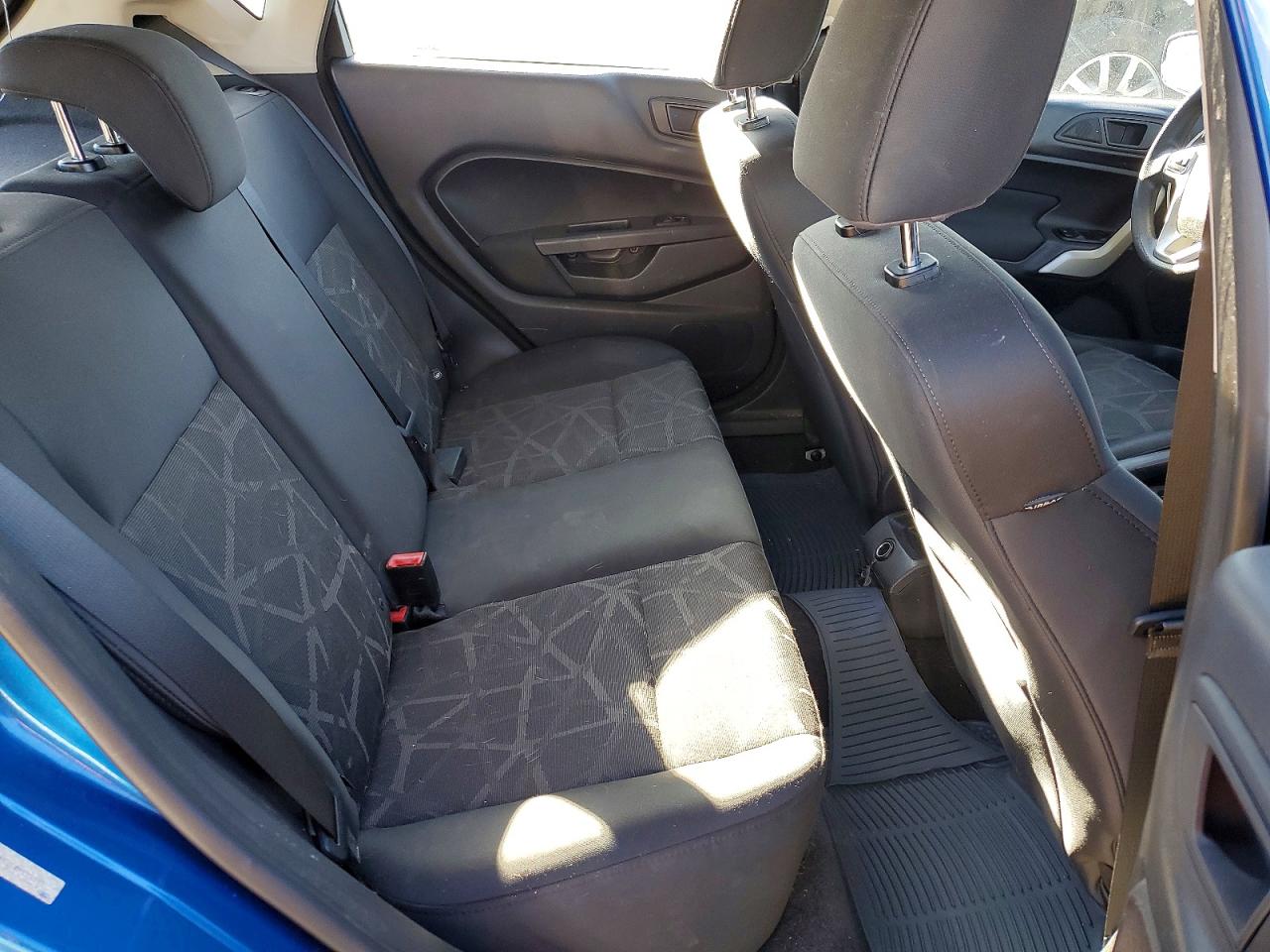 2011 FORD FIESTA SE photo 10