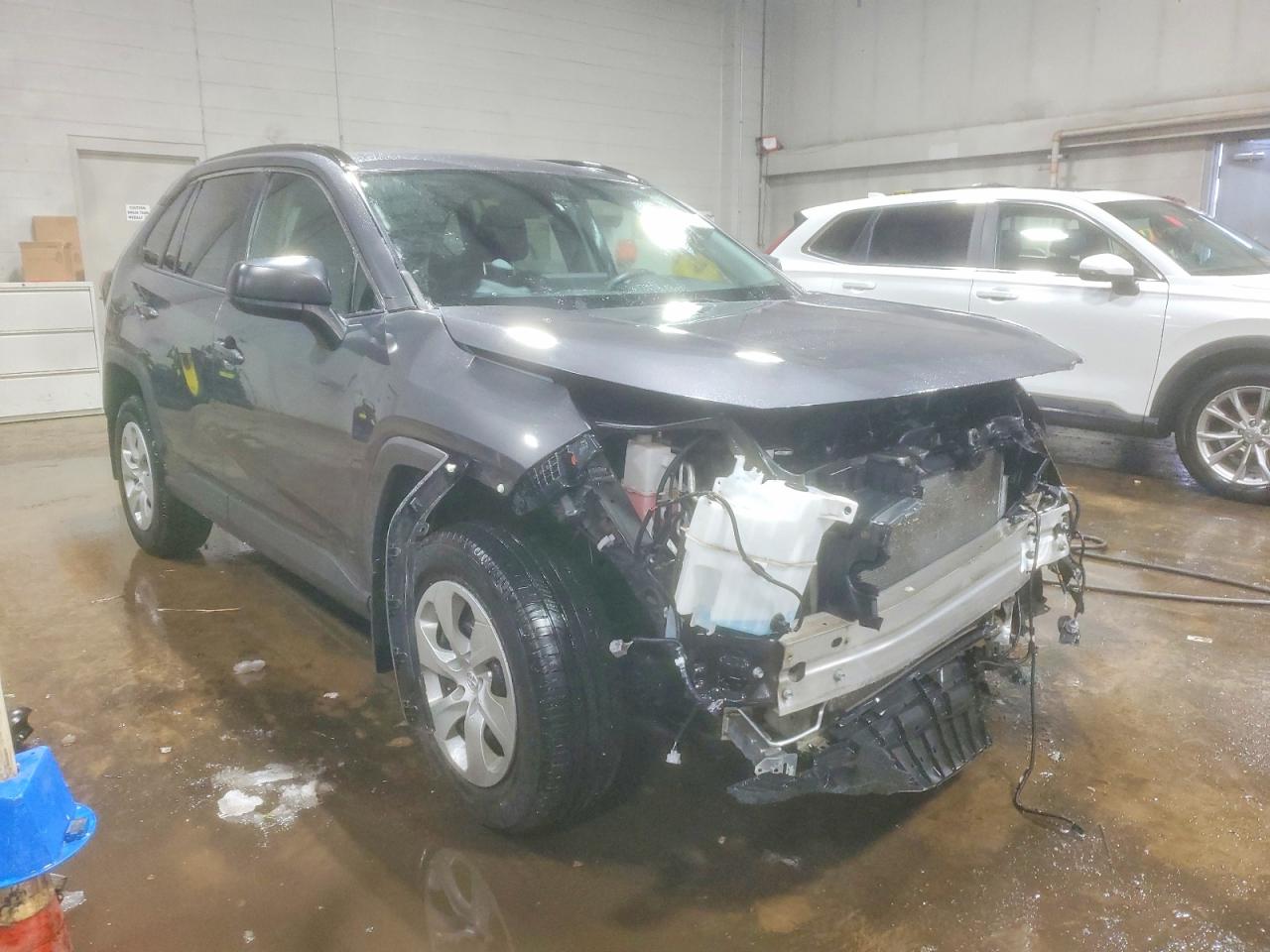 2019 TOYOTA RAV4 LE photo 4