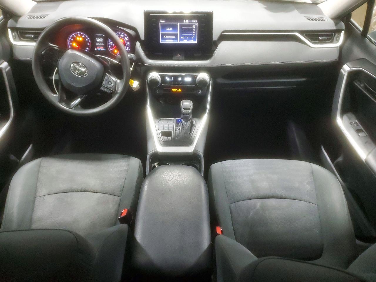 2019 TOYOTA RAV4 LE photo 8