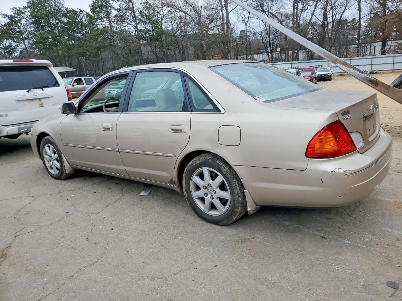 2002 TOYOTA AVALON XL photo 3