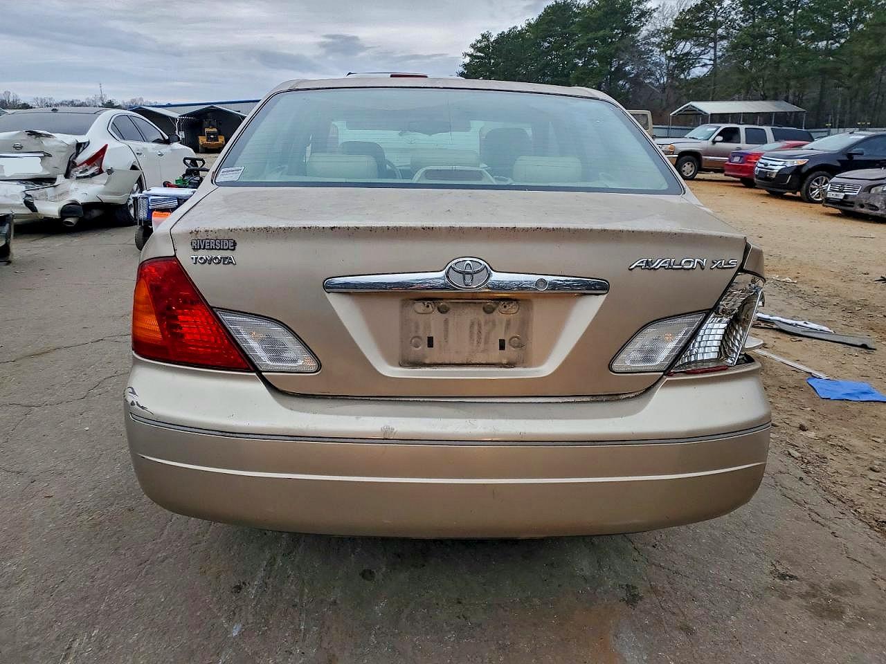 2002 TOYOTA AVALON XL photo 11