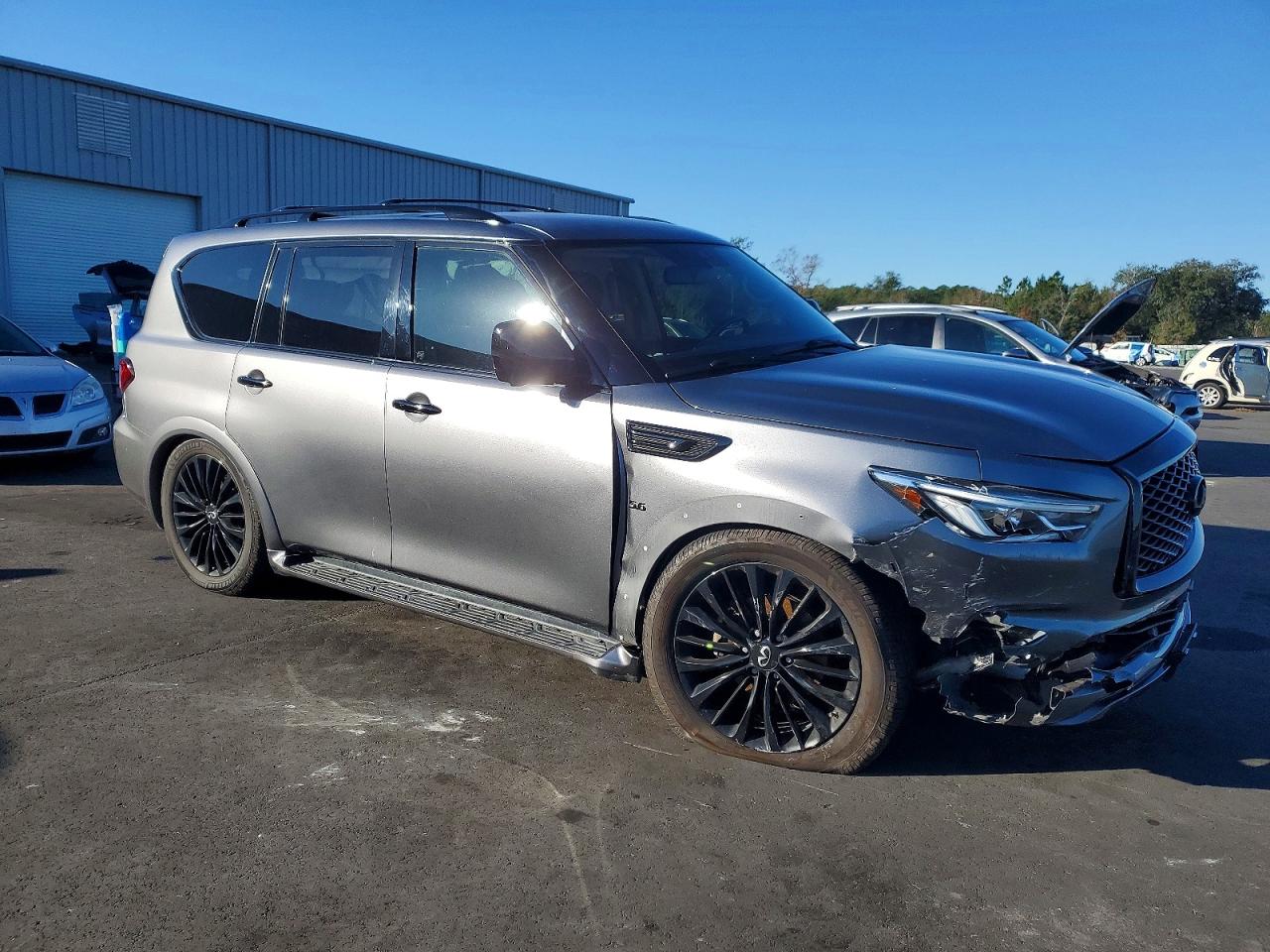 2019 INFINITI QX80 LUXE photo 4