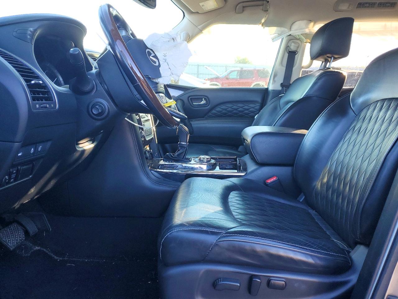 2019 INFINITI QX80 LUXE photo 7