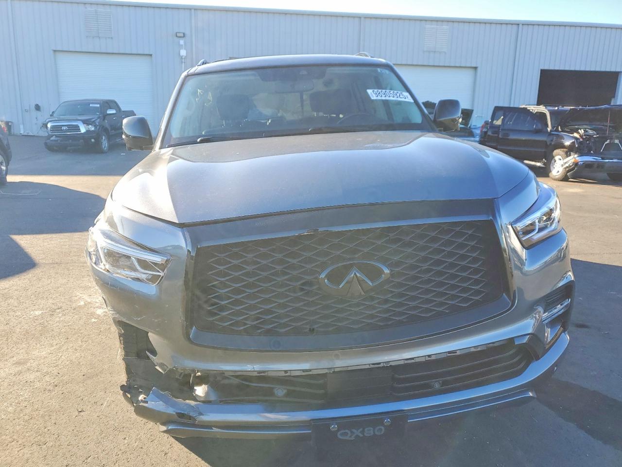 2019 INFINITI QX80 LUXE photo 5