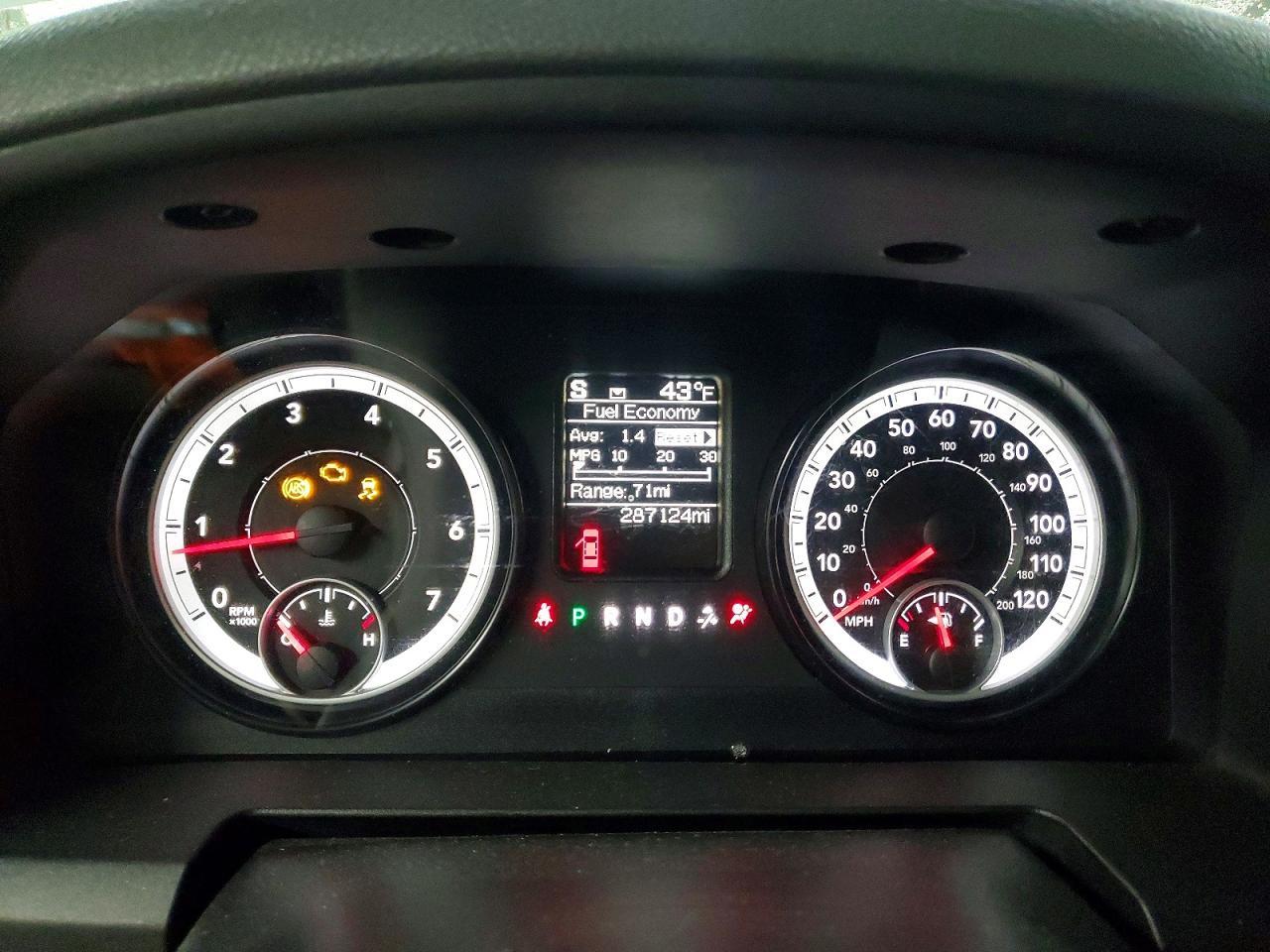 2014 RAM 1500 ST photo 9
