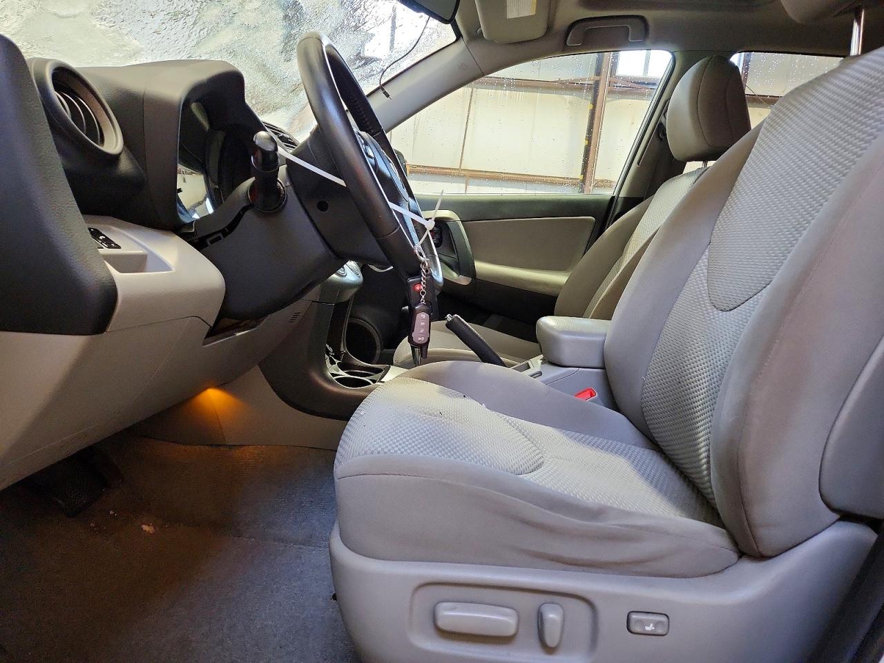 2011 TOYOTA RAV4 LIMITED photo 7