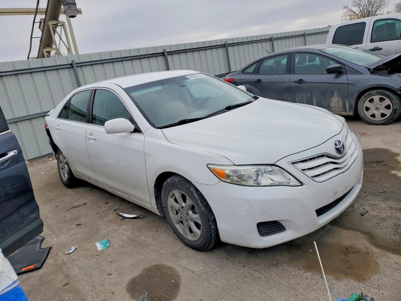 2010 TOYOTA CAMRY BASE photo 7