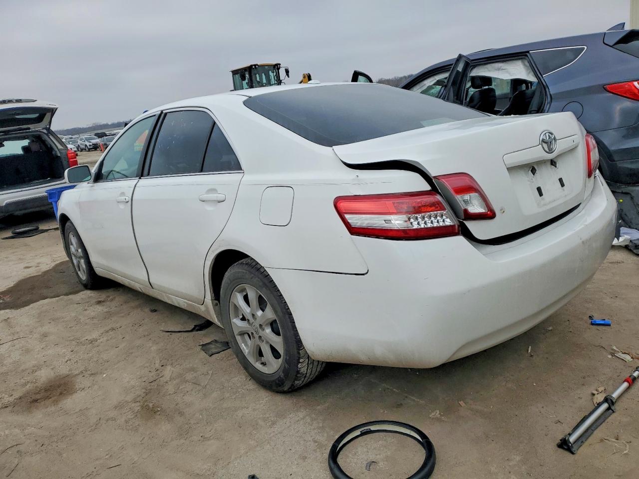 2010 TOYOTA CAMRY BASE photo 3