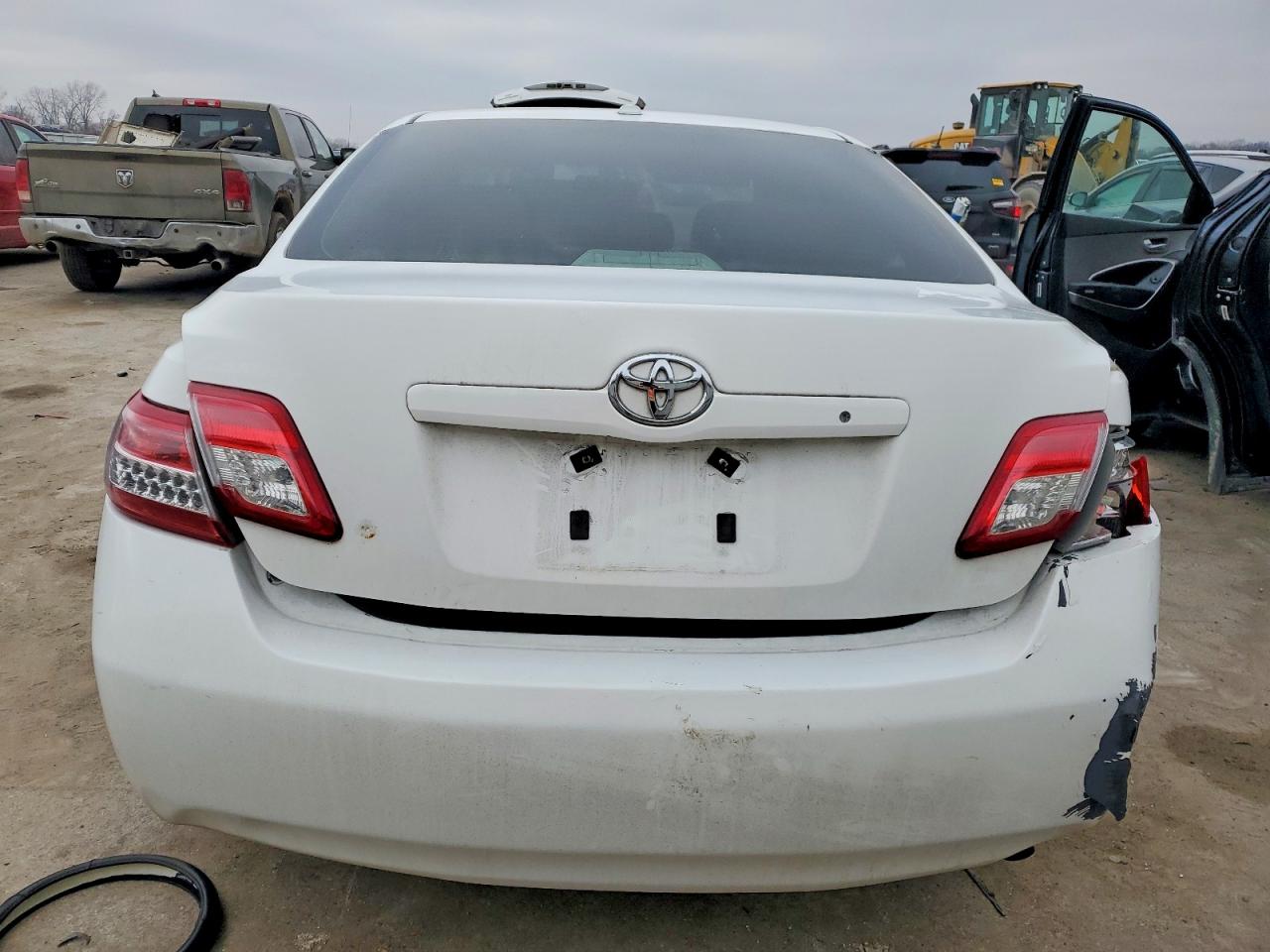 2010 TOYOTA CAMRY BASE photo 11