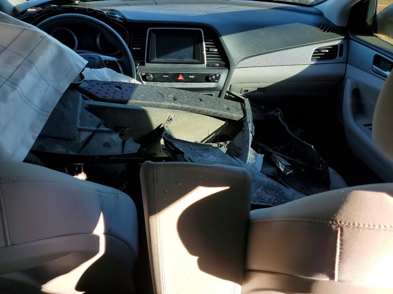 2018 HYUNDAI SONATA SE photo 15