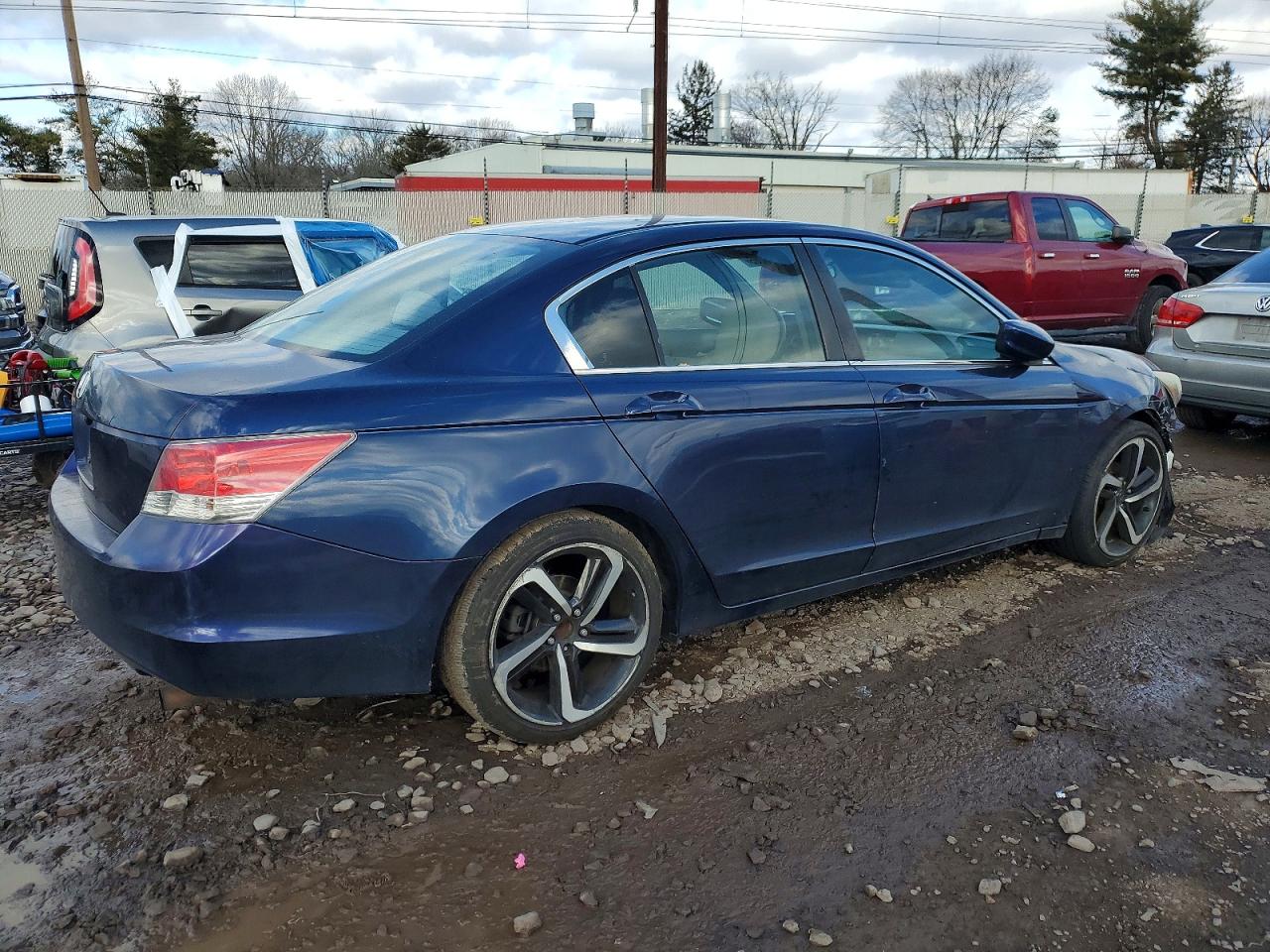 2010 HONDA ACCORD LX photo 3