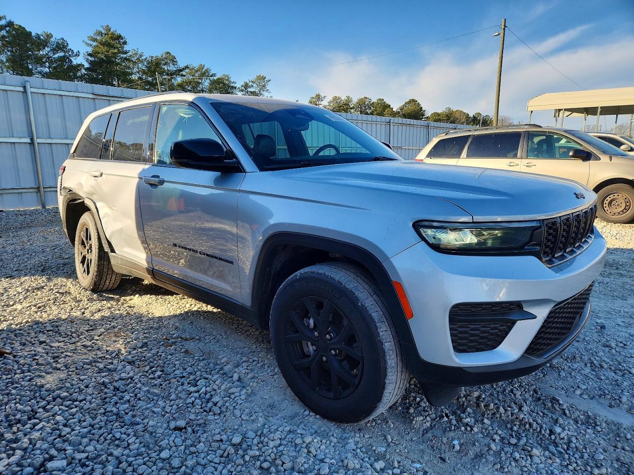 2024 JEEP GRAND CHEROKEE LAREDO photo 4