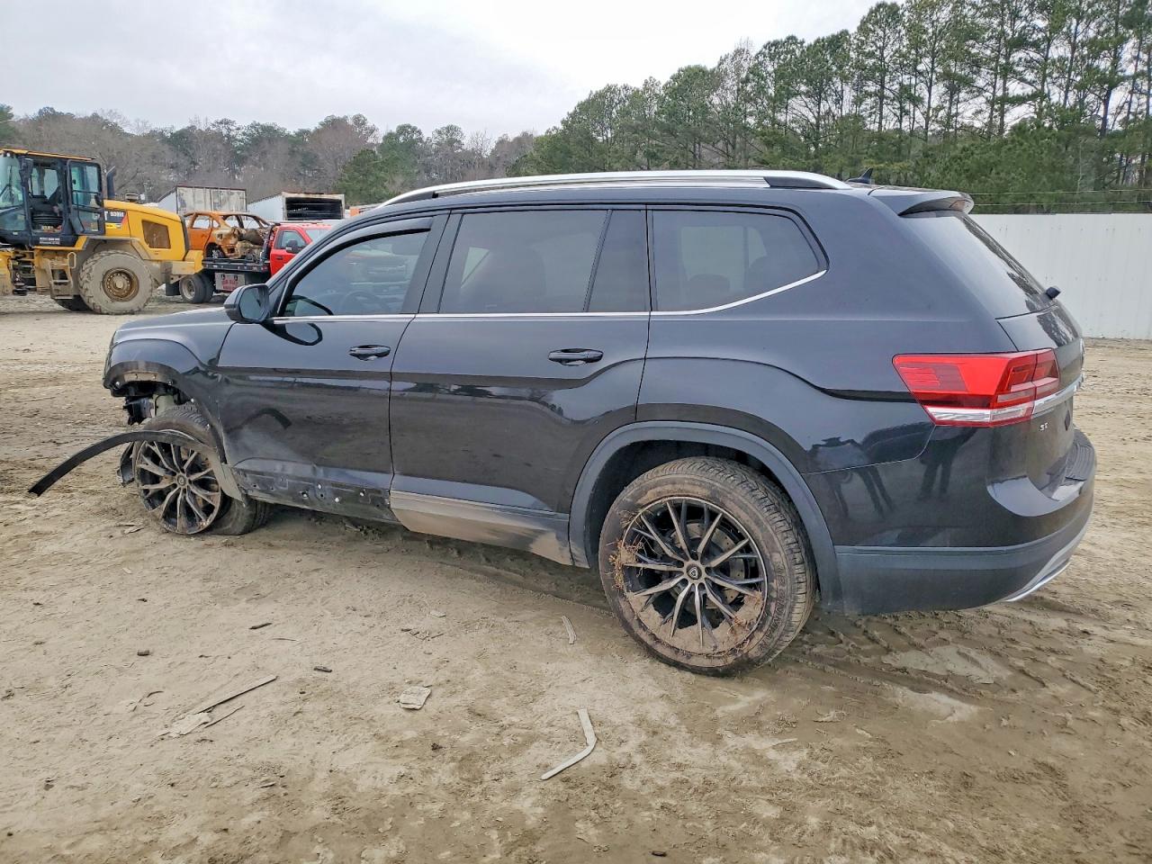 2018 VOLKSWAGEN ATLAS SE photo 2