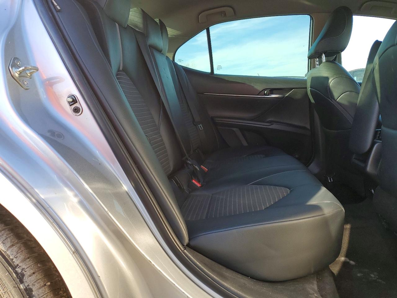 2019 TOYOTA CAMRY L photo 10