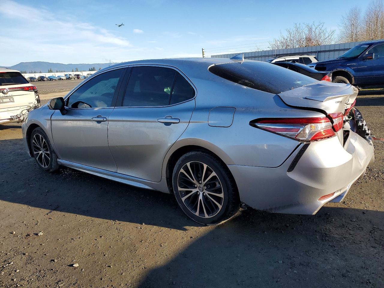 2019 TOYOTA CAMRY L photo 2