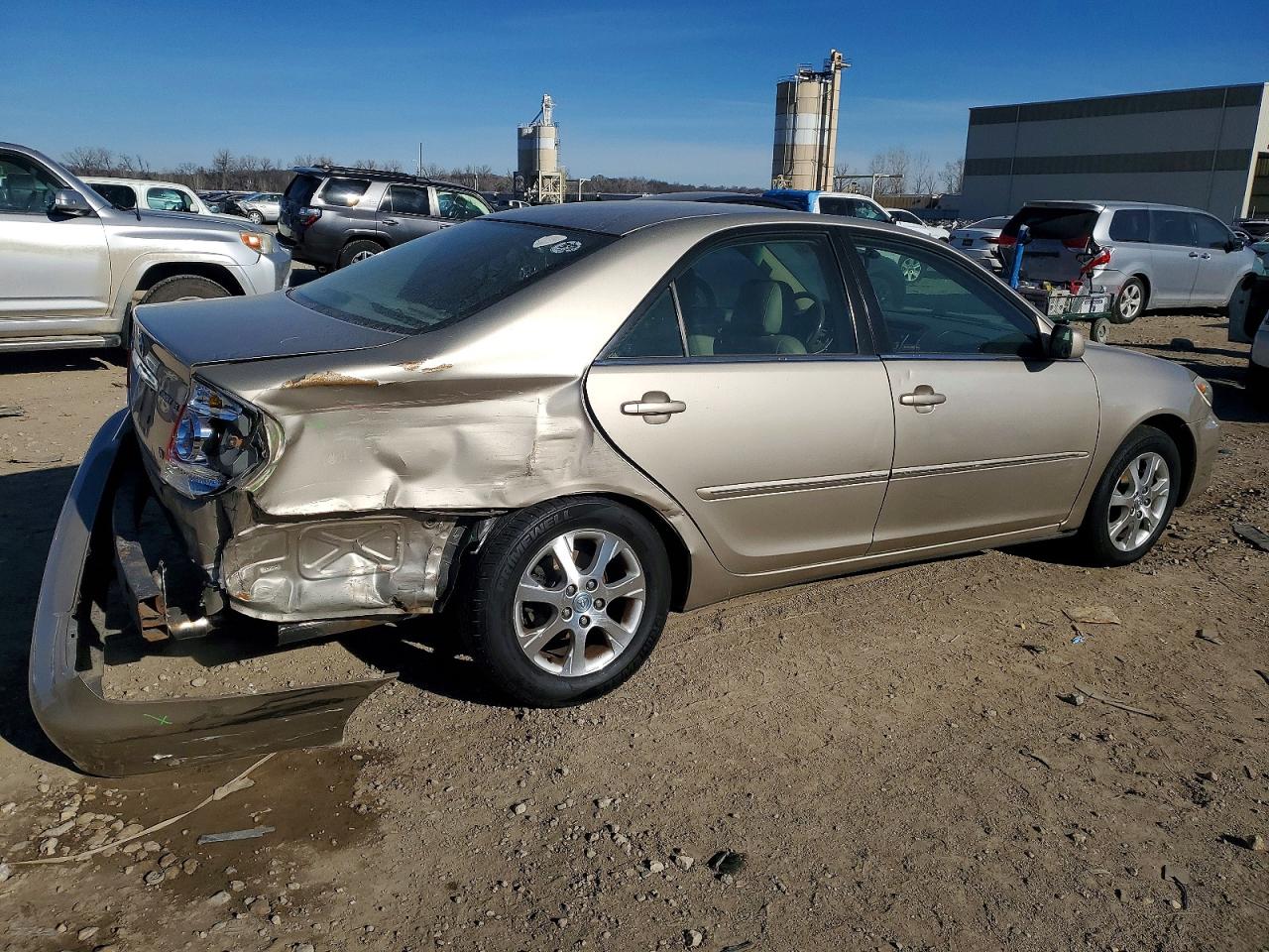 2005 TOYOTA CAMRY LE photo 3