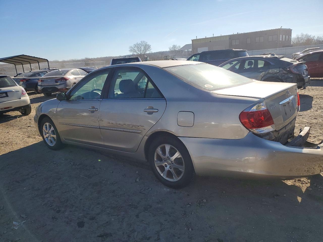 2005 TOYOTA CAMRY LE photo 2