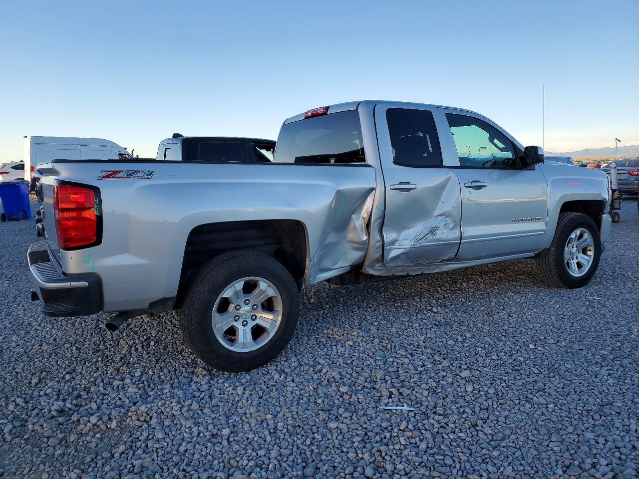 2017 CHEVROLET SILVERADO K1500 LT photo 7