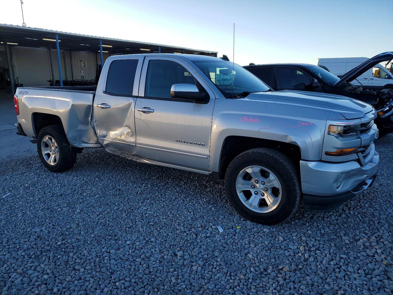 2017 CHEVROLET SILVERADO K1500 LT photo 10