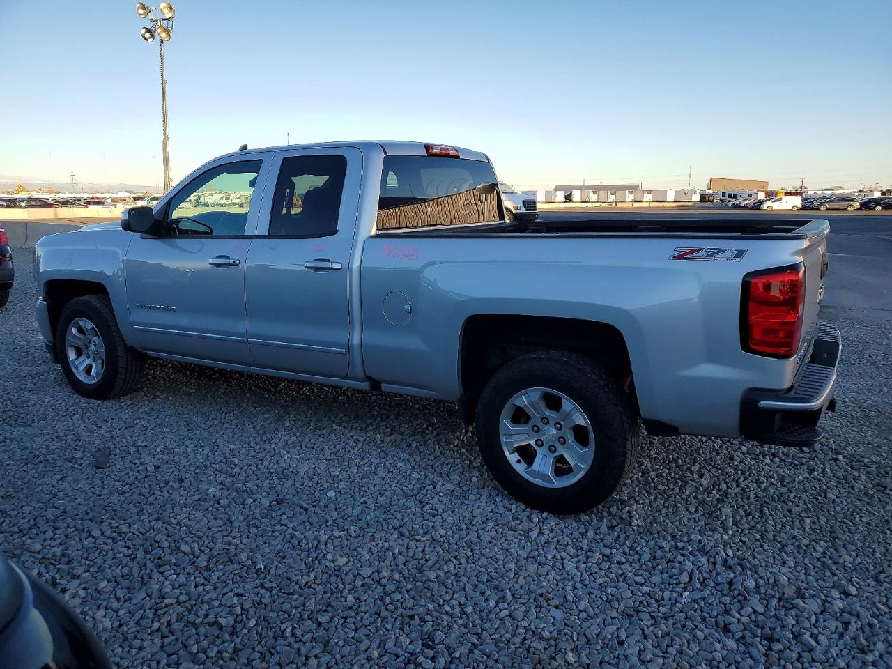2017 CHEVROLET SILVERADO K1500 LT photo 4