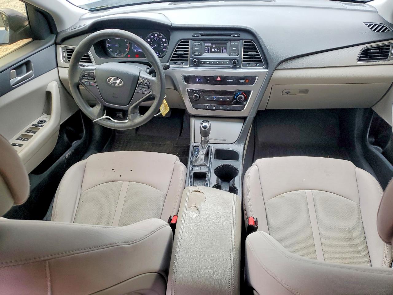 2017 HYUNDAI SONATA SE photo 8