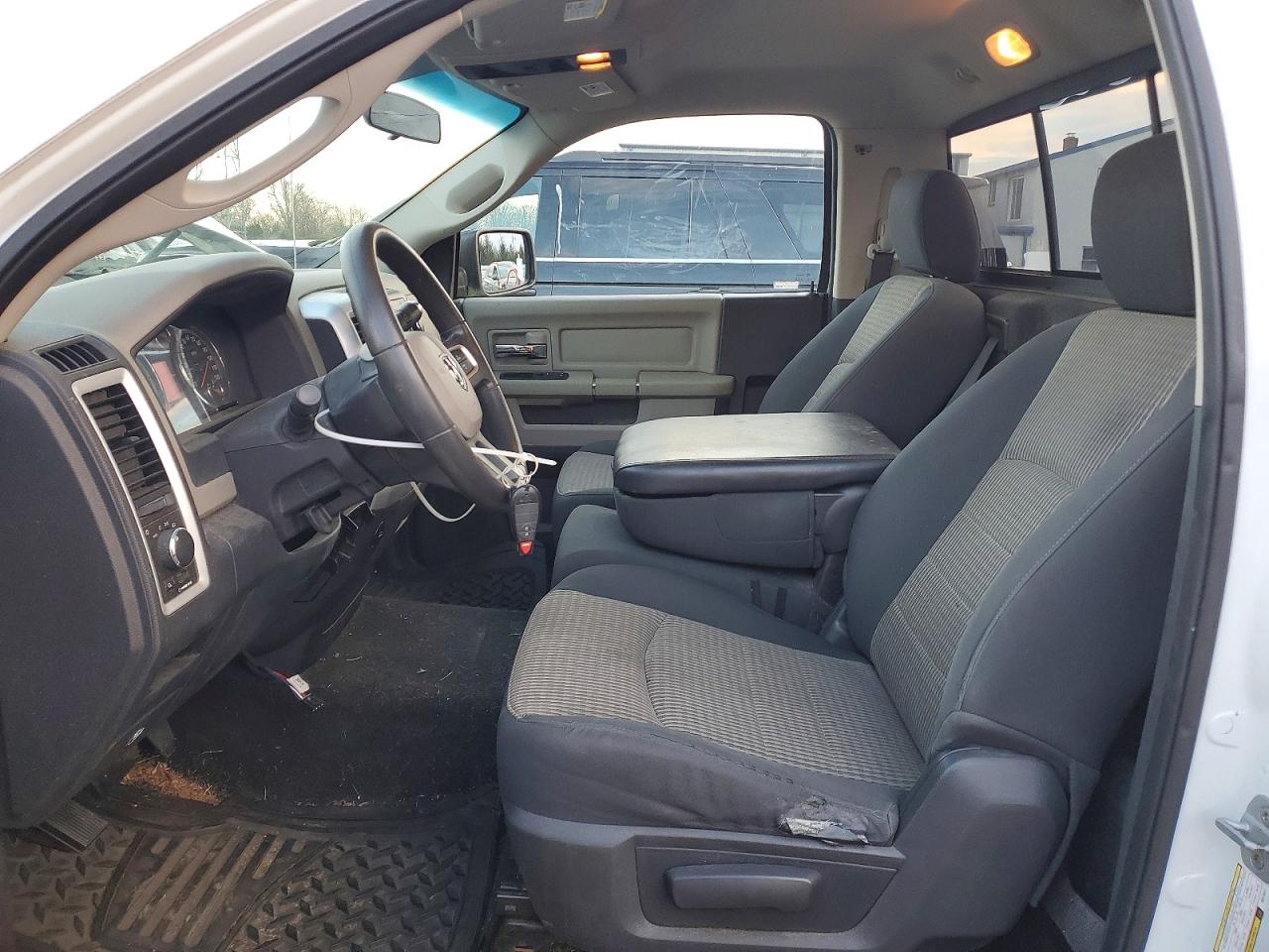 2011 DODGE RAM 1500 photo 13