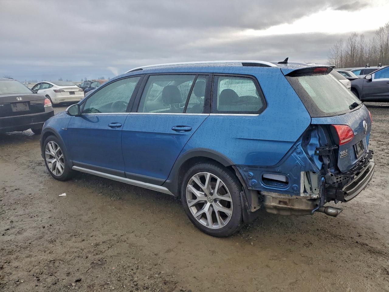 2017 VOLKSWAGEN GOLF ALLTRACK S photo 2