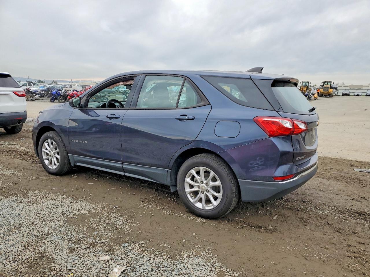 2018 CHEVROLET EQUINOX LS photo 2