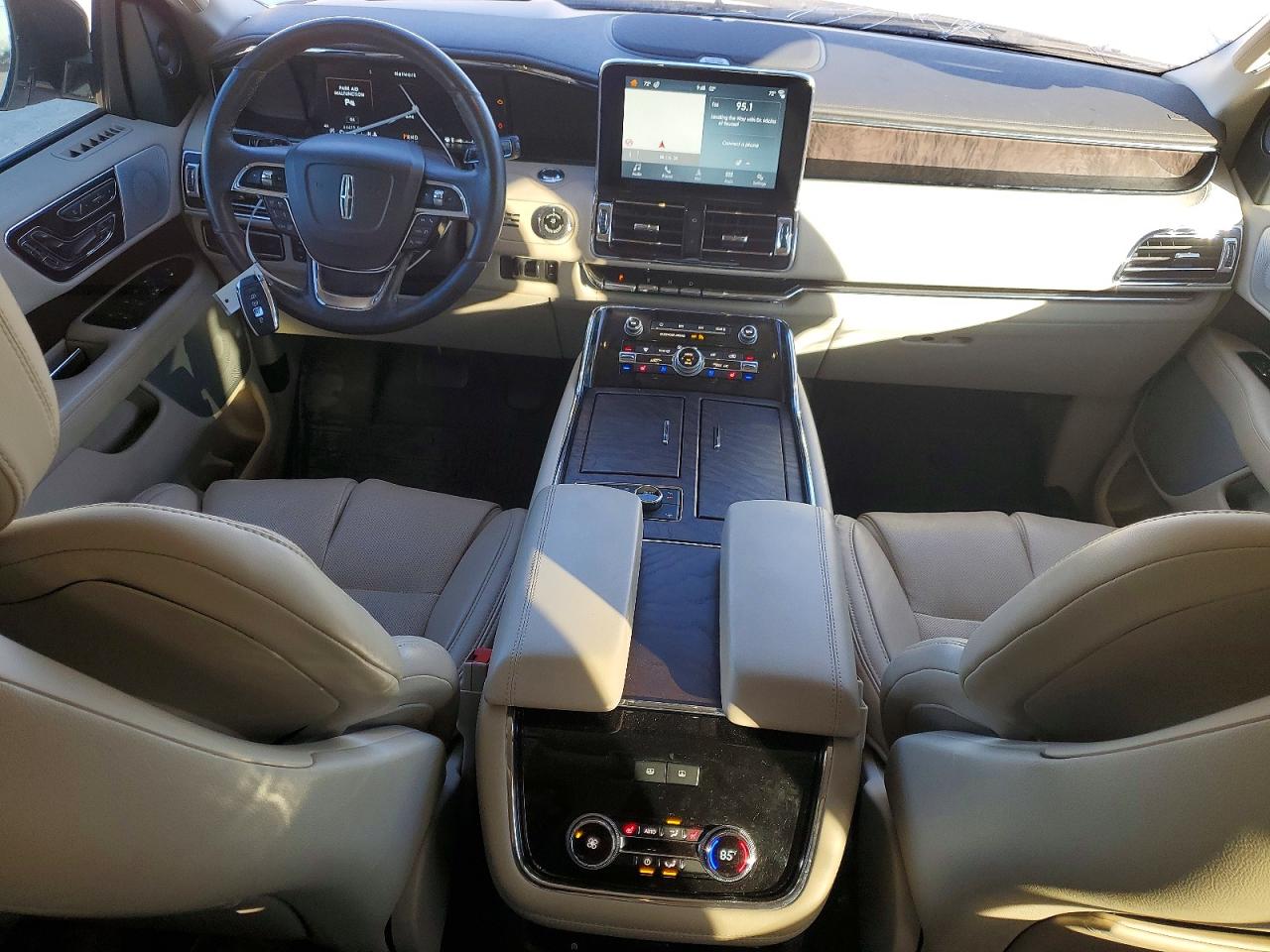 2019 LINCOLN NAVIGATOR L RESERVE photo 8
