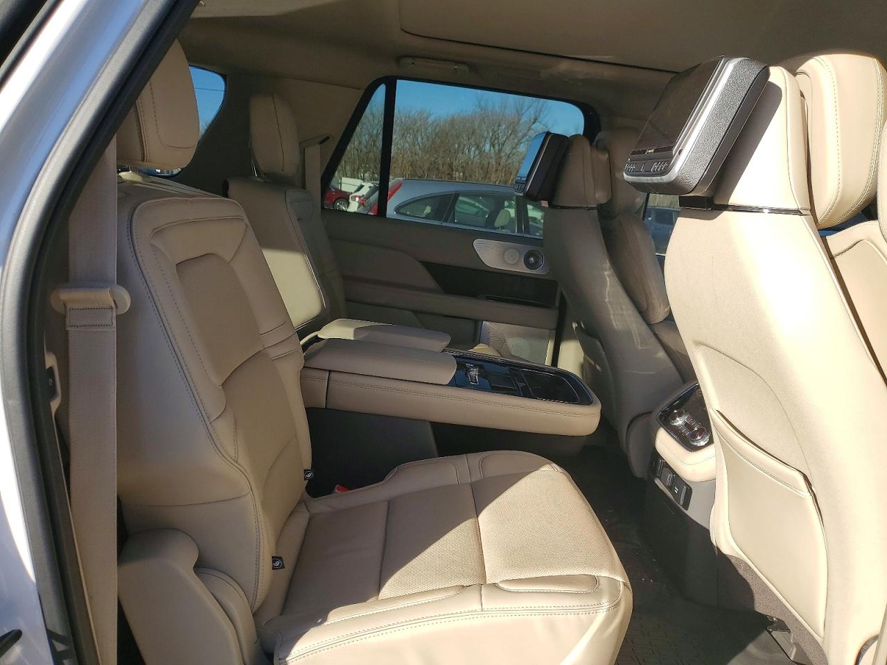 2019 LINCOLN NAVIGATOR L RESERVE photo 11