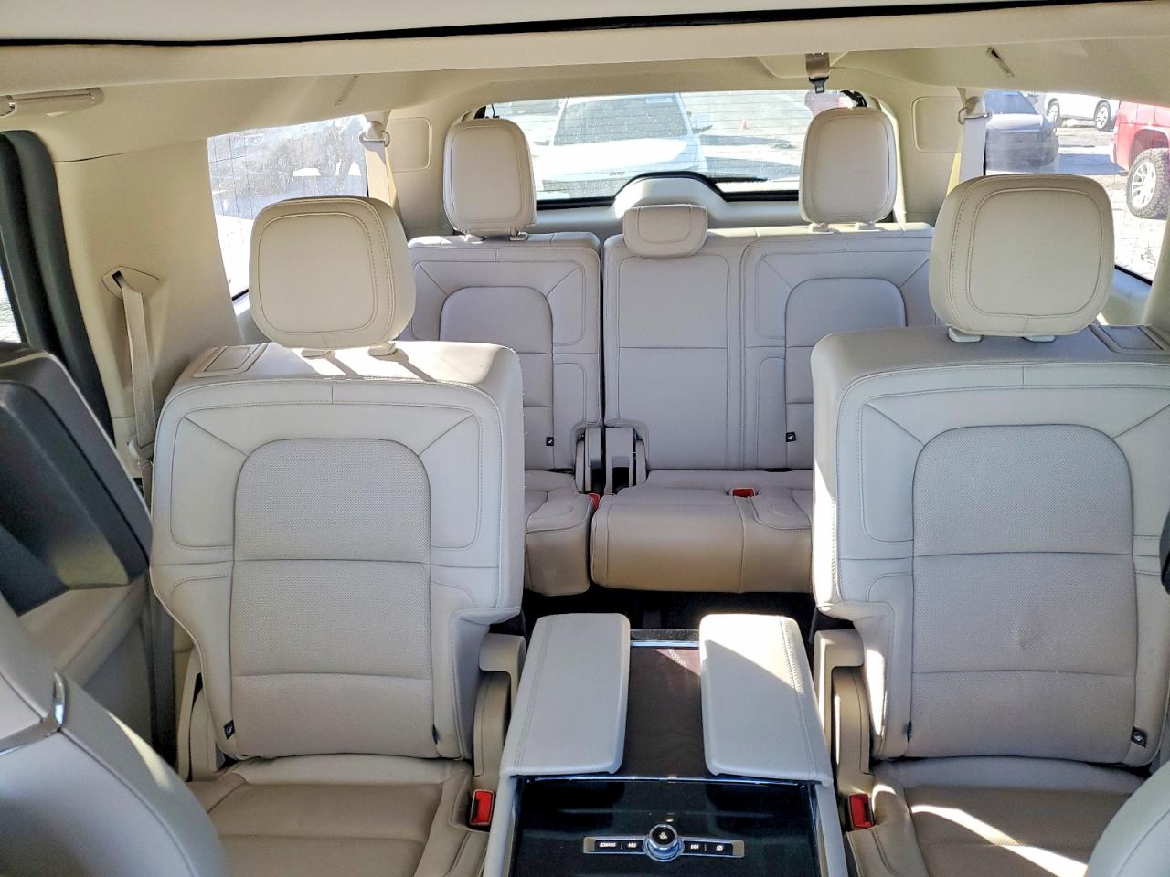 2019 LINCOLN NAVIGATOR L RESERVE photo 10