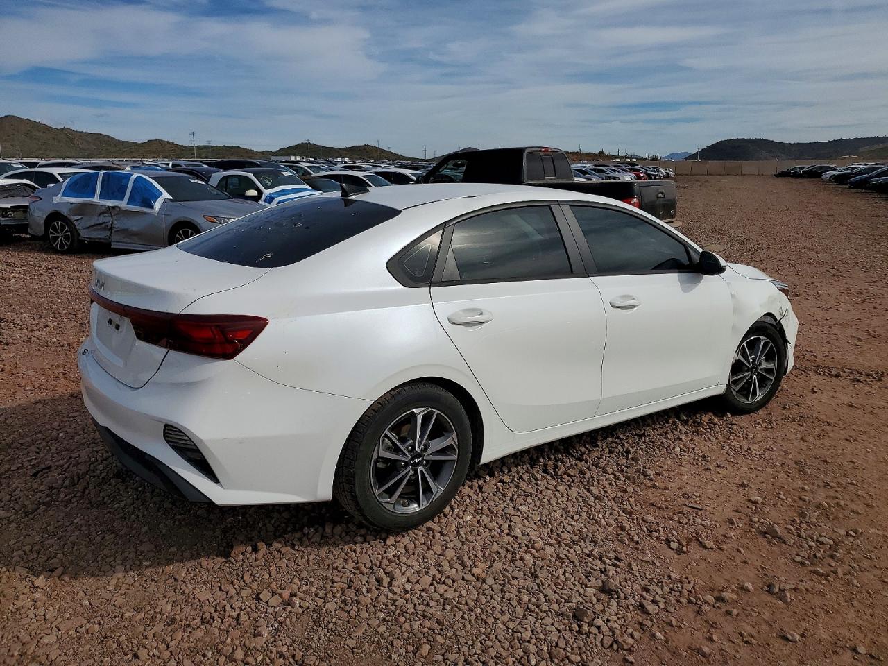 2023 KIA FORTE LX photo 5