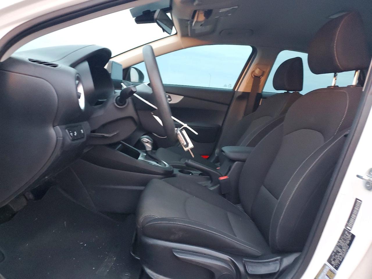 2023 KIA FORTE LX photo 13