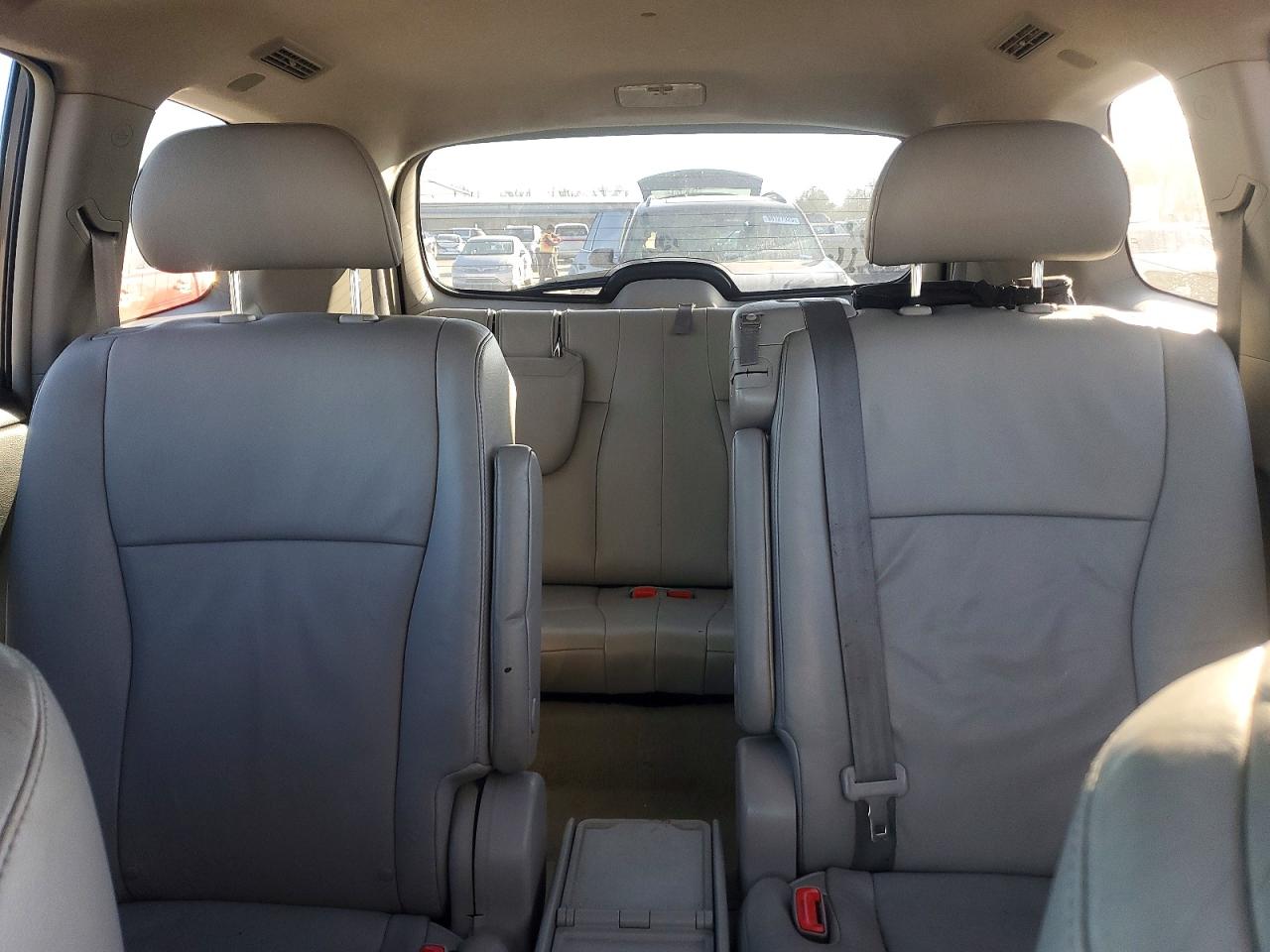 2010 TOYOTA HIGHLANDER SE photo 10