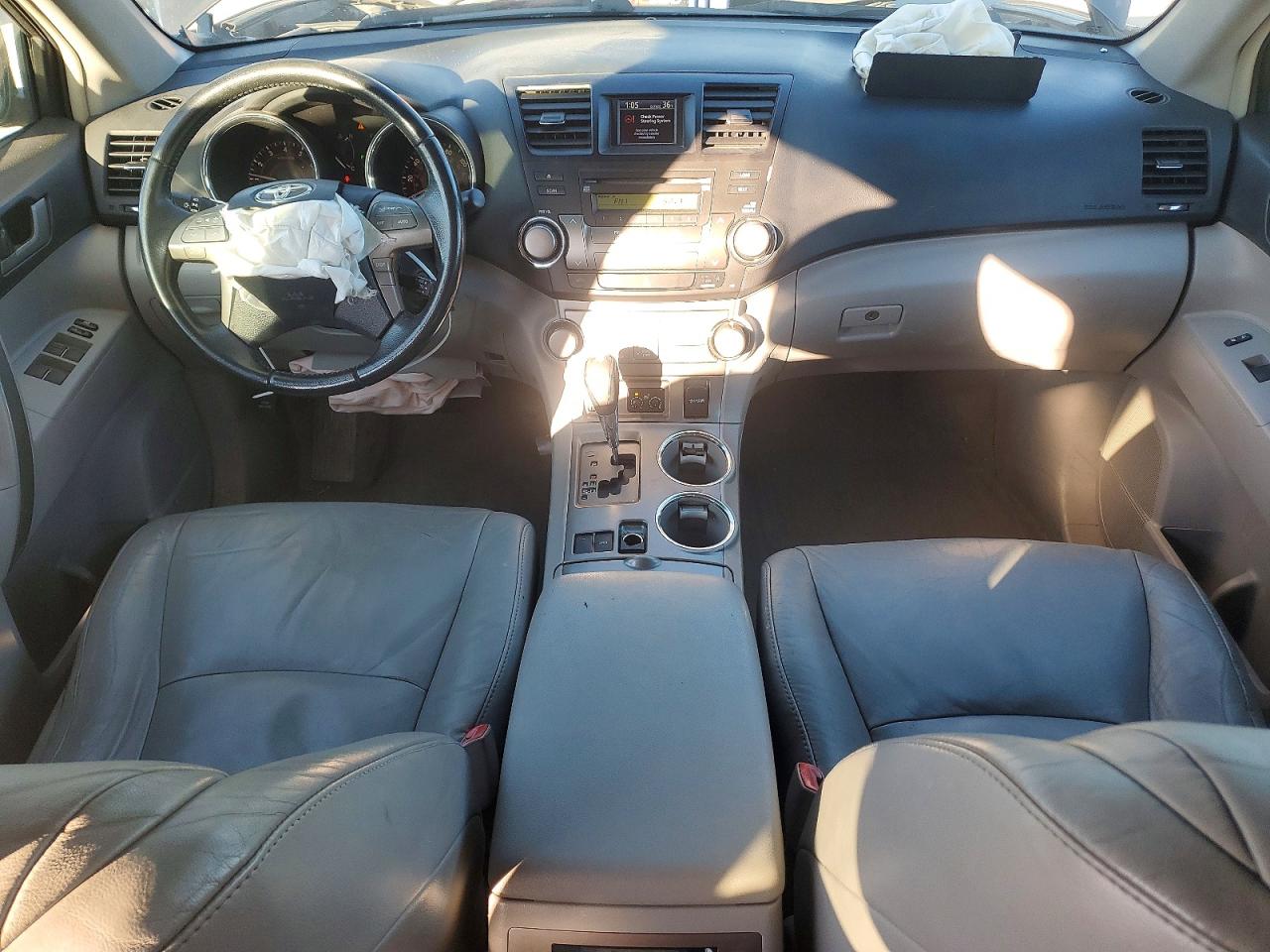 2010 TOYOTA HIGHLANDER SE photo 8