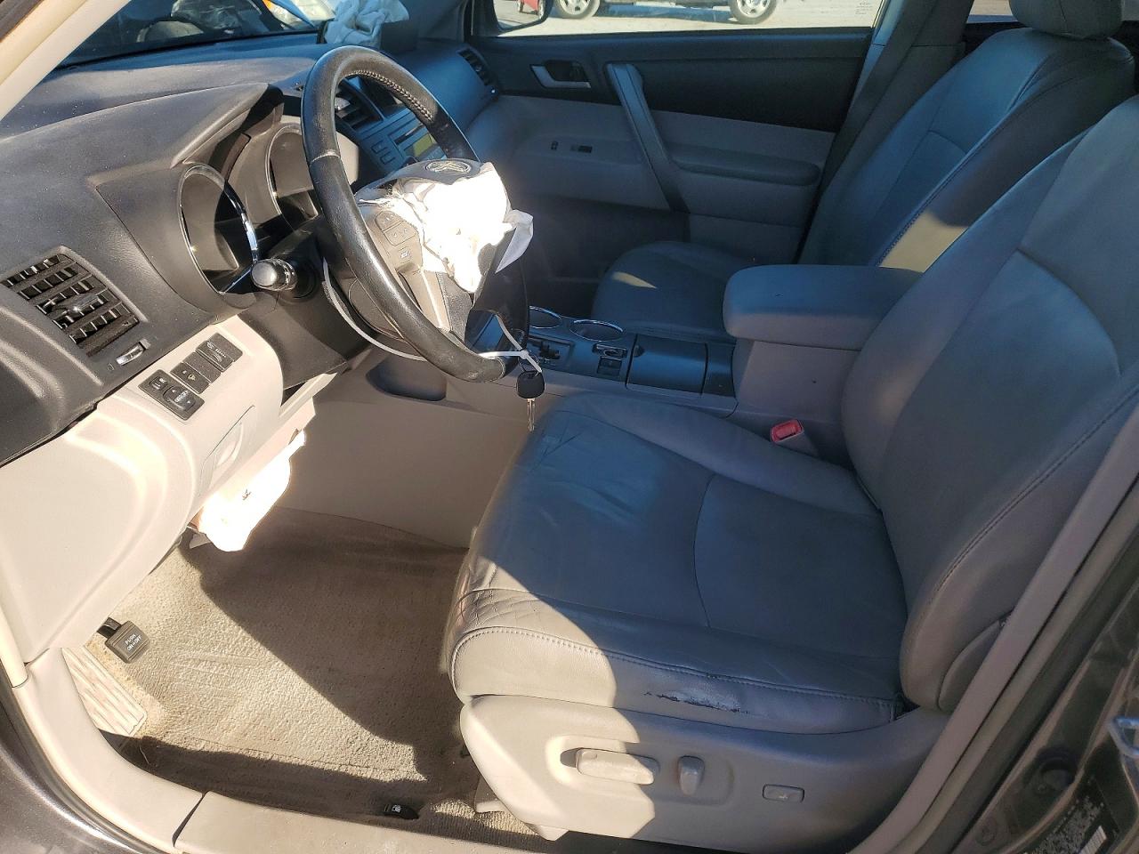 2010 TOYOTA HIGHLANDER SE photo 7