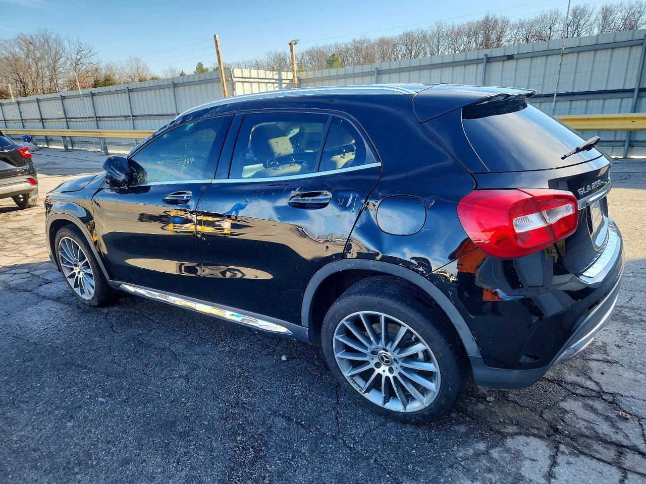 2019 MERCEDES-BENZ GLA 250 4MATIC photo 2