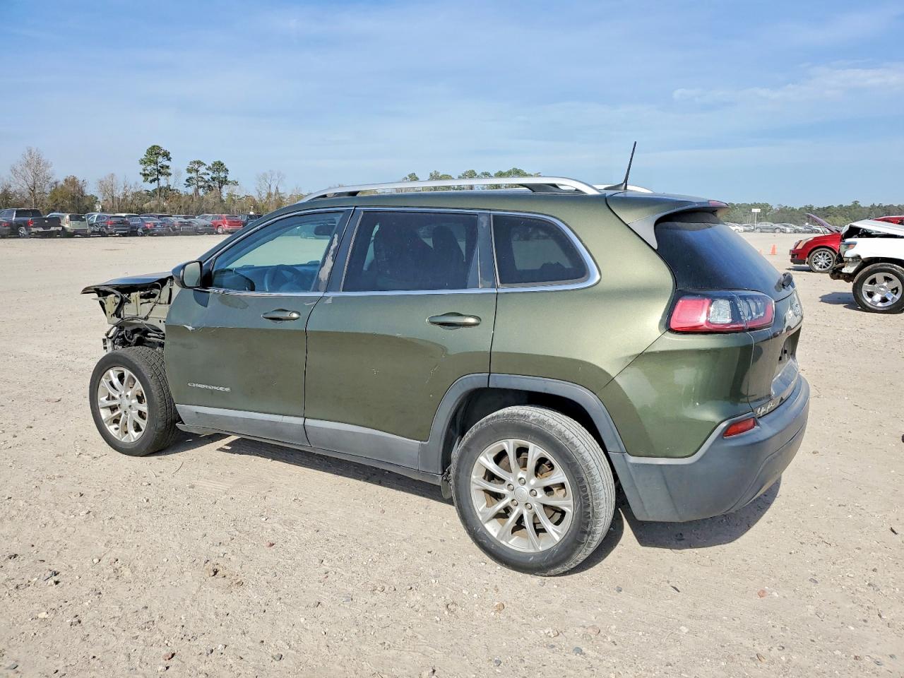 2019 JEEP CHEROKEE LATITUDE photo 2