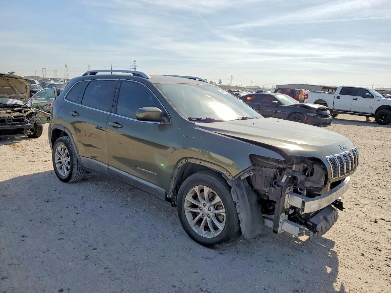 2019 JEEP CHEROKEE LATITUDE photo 4