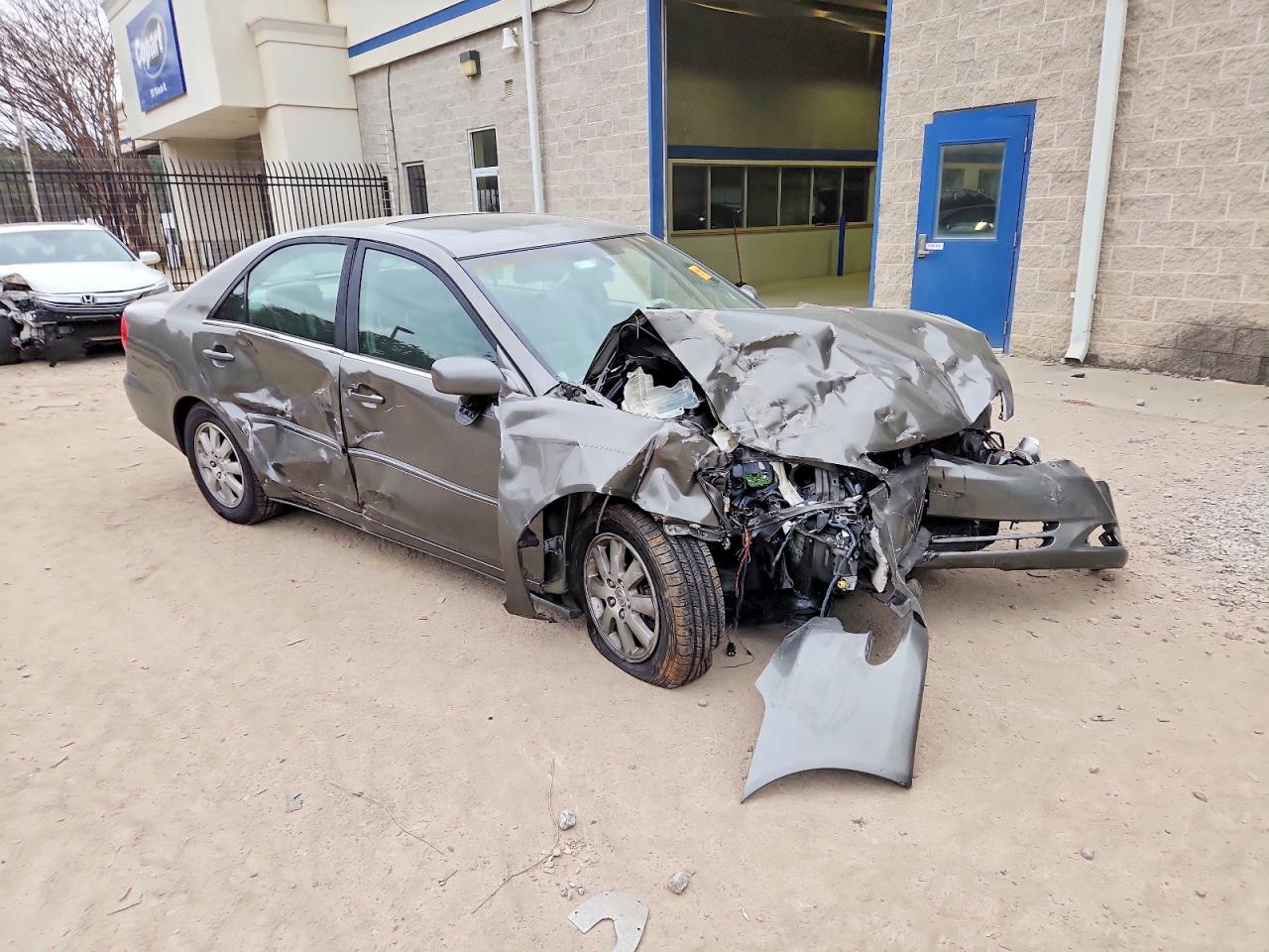 2004 TOYOTA CAMRY LE photo 4