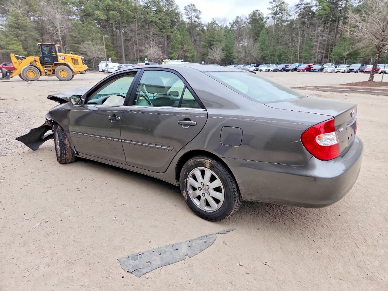 2004 TOYOTA CAMRY LE photo 2
