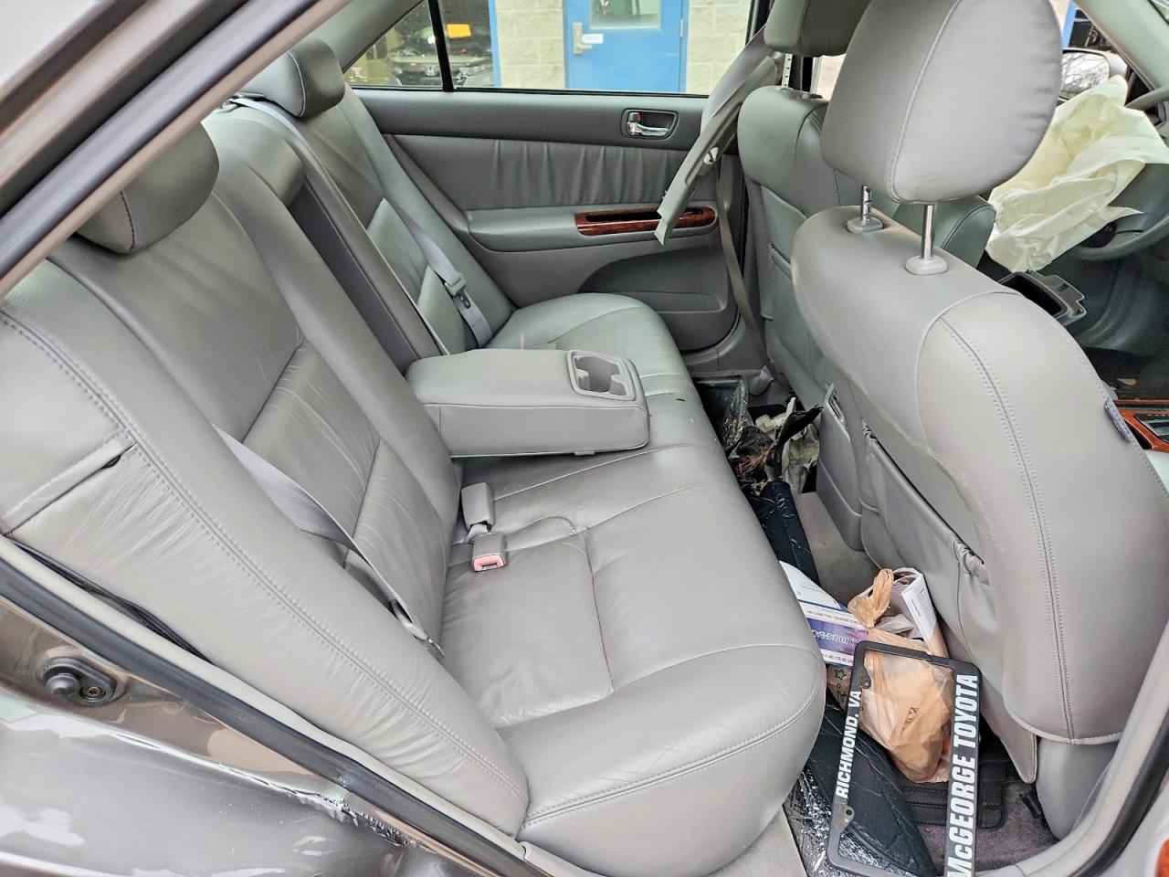 2004 TOYOTA CAMRY LE photo 10