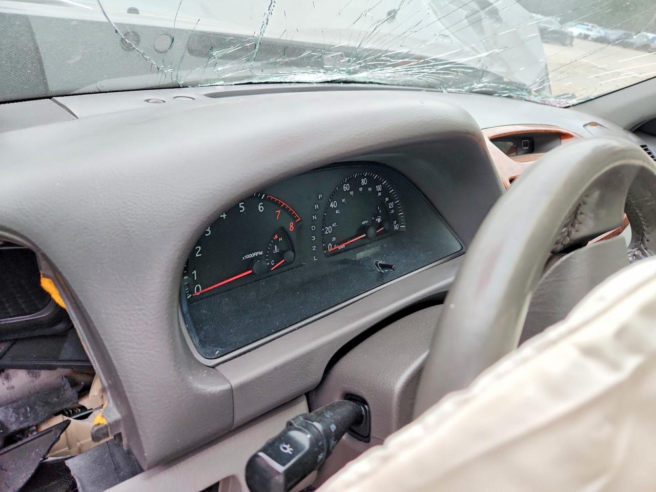 2004 TOYOTA CAMRY LE photo 9