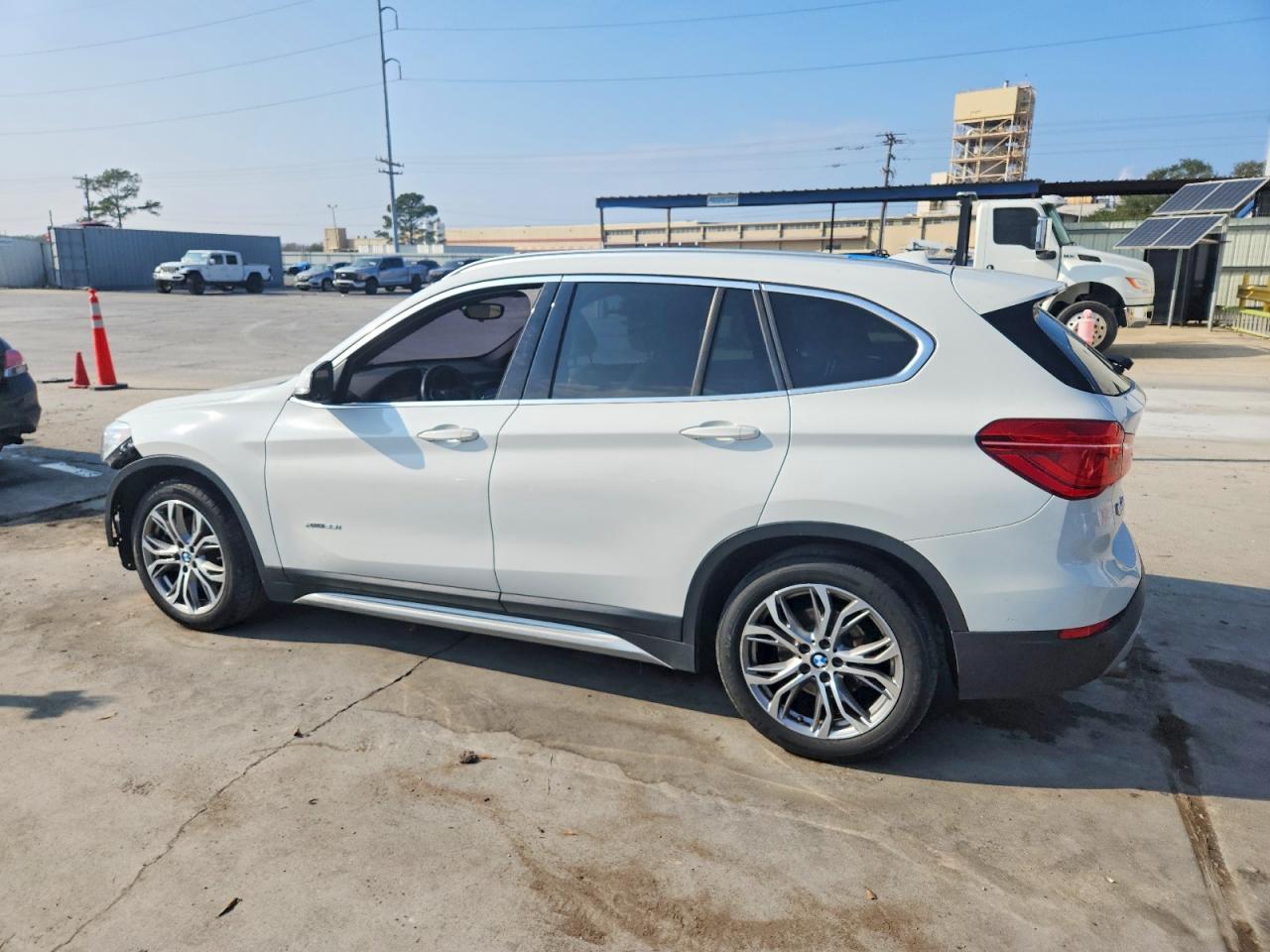 2016 BMW X1 XDRIVE28I photo 2