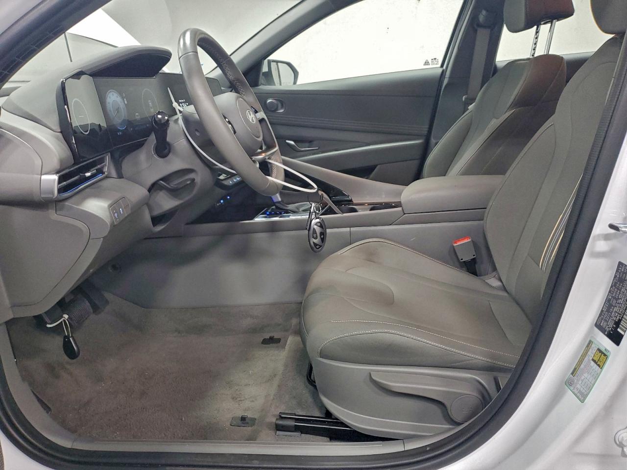 2025 HYUNDAI ELANTRA SEL photo 7