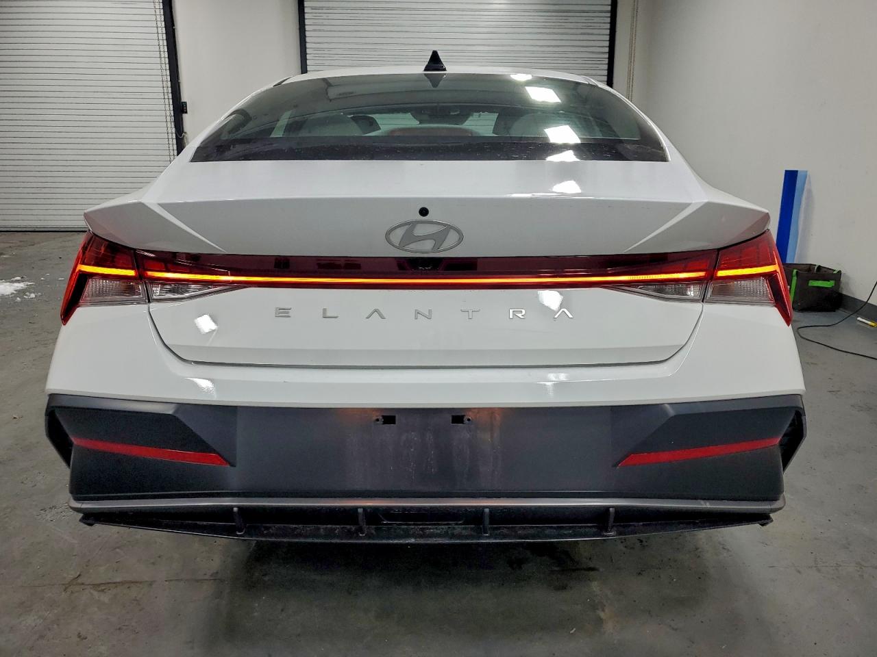 2025 HYUNDAI ELANTRA SEL photo 6