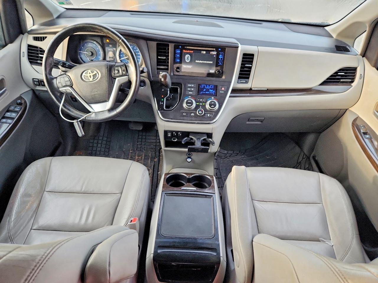 2015 TOYOTA SIENNA XLE photo 8
