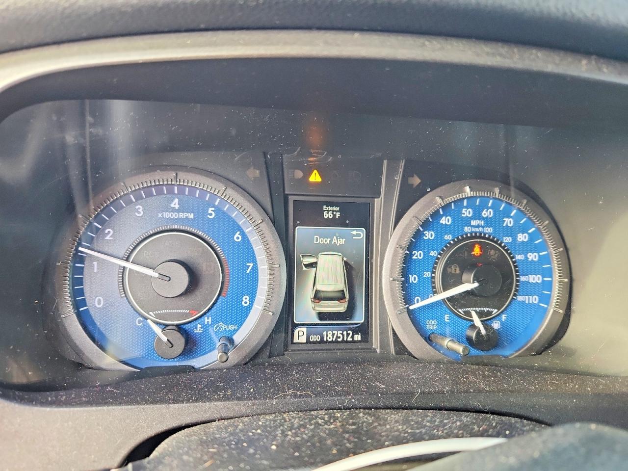 2015 TOYOTA SIENNA XLE photo 9