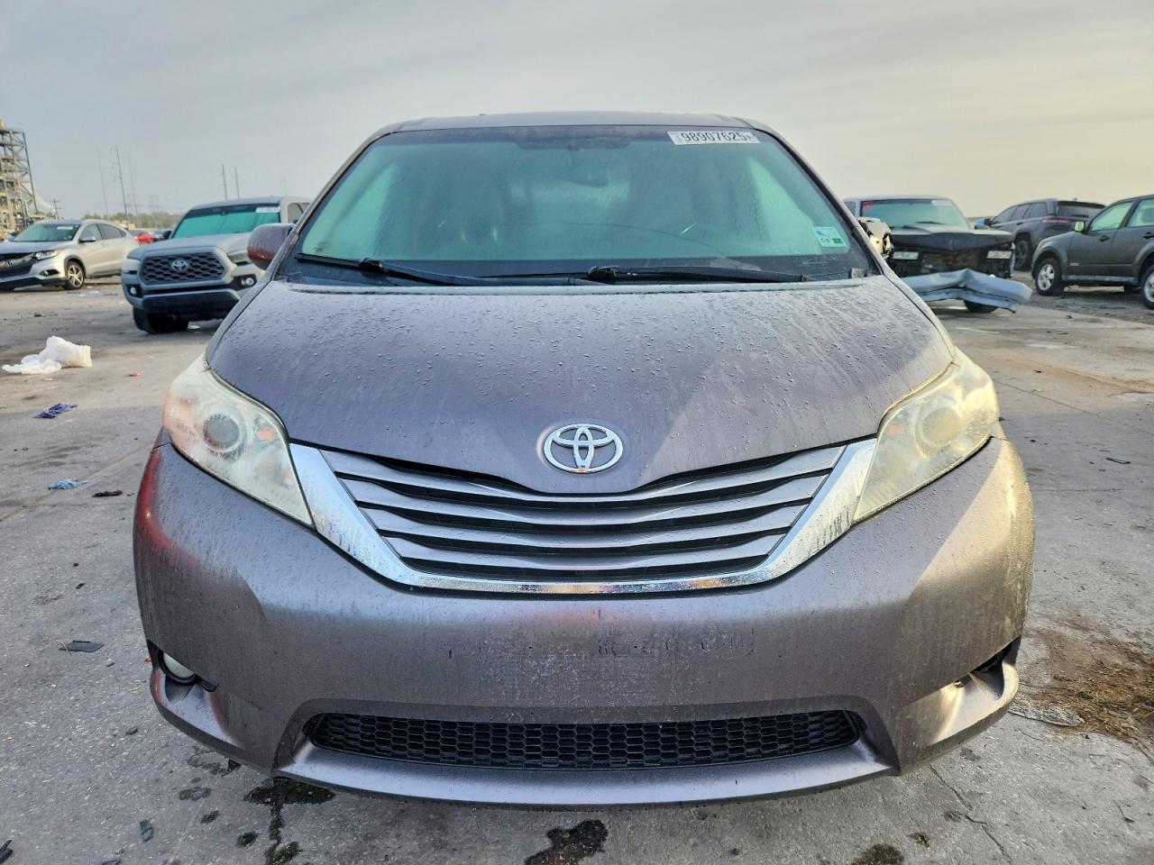 2015 TOYOTA SIENNA XLE photo 5