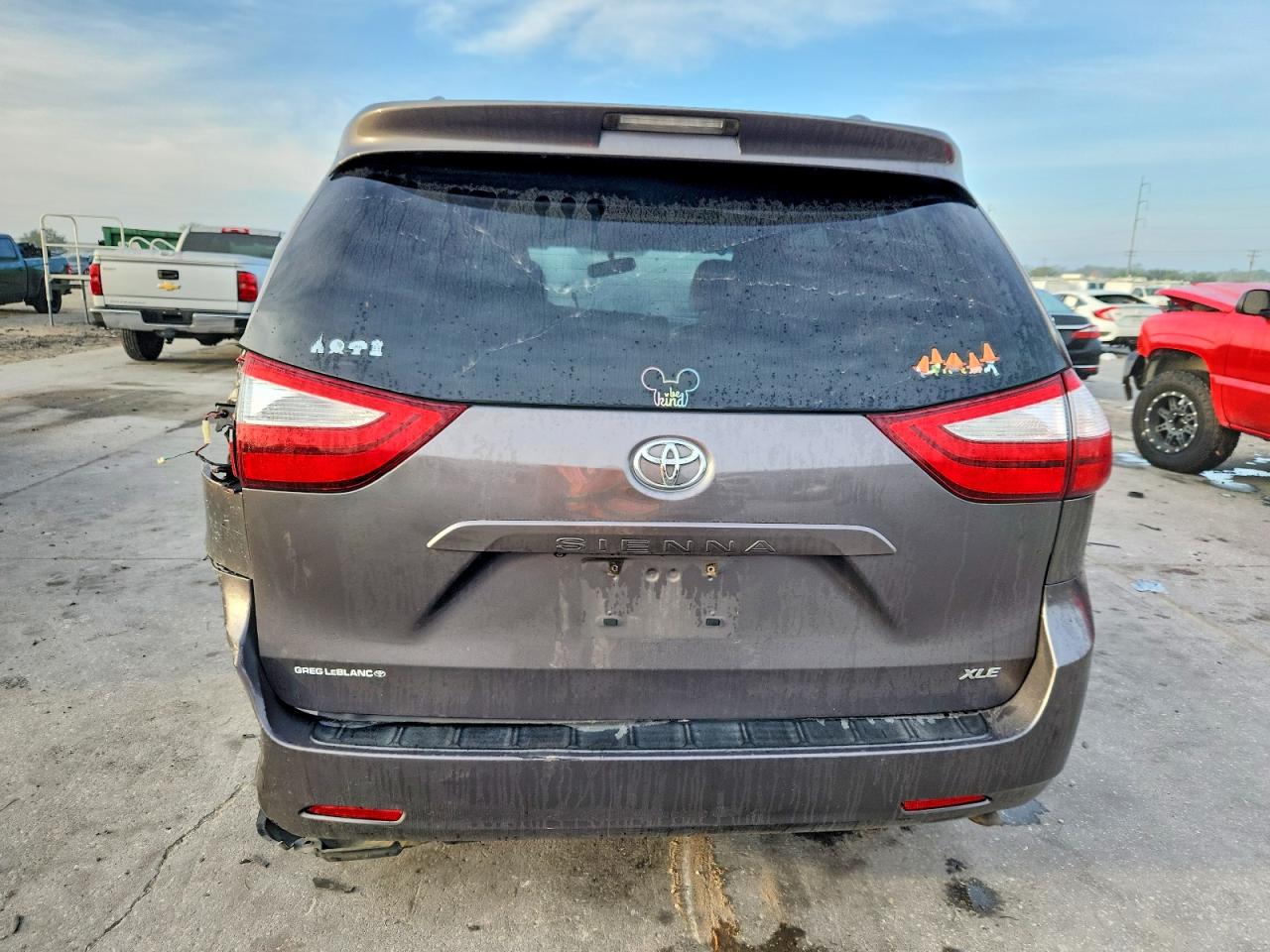 2015 TOYOTA SIENNA XLE photo 6